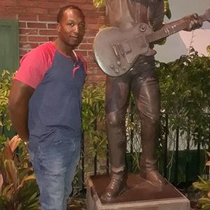 Meet your Posher, Levy